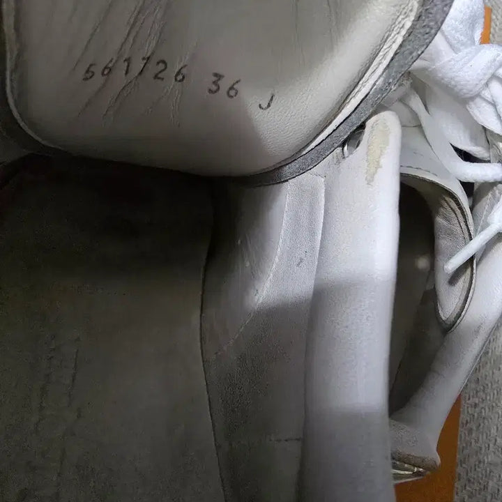 [BUNJANG] Alexander McQueen Oversized Hologram Sneakers / 알렉산더 맥퀸 오버솔 홀로그램 스니커즈 36