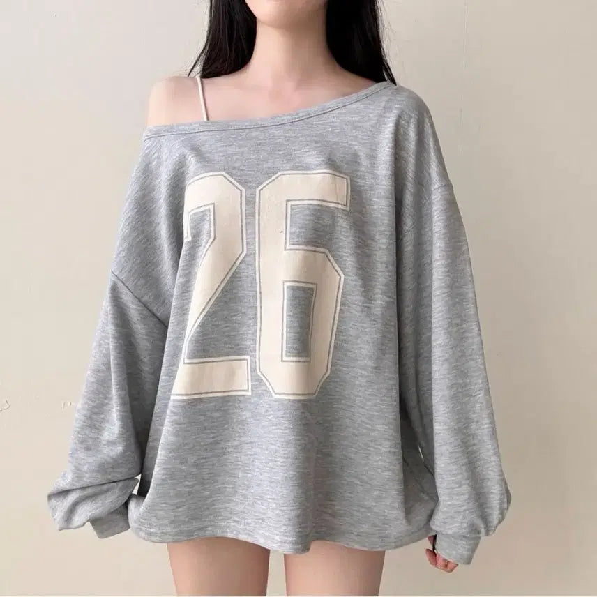 [BUNJANG] Oversized Boatneck Sweatshirt with Number 26 Print (Gray) / 새상품 루즈핏 쭈리 보트넥 넘버 26 회색 맨투맨 티셔츠 빅사이즈 가능