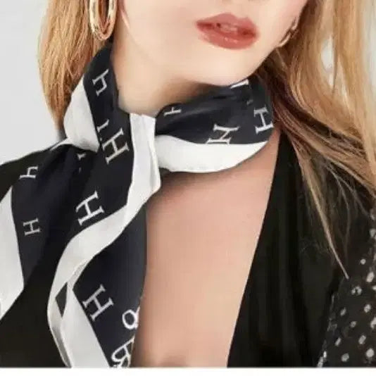[BUNJANG] Black H-Pattern Scarf / H 패턴 블랙 스카프(새상품)