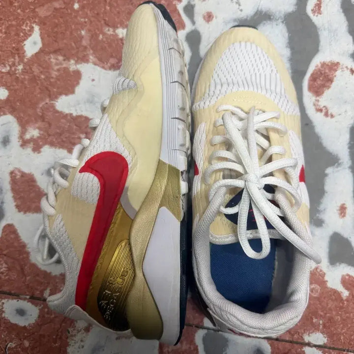 [BUNJANG] Nike Air Max Ivory/Red Sneakers / 나이키 운동화 아이보리/레드235