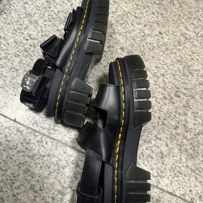 [BUNJANG] Dr. Martens Heaven by Marc Jacobs Collaboration Strap Sandals (UK4) / 닥터마틴 헤븐바이 마크제이콥스 콜라보 스트랩 샌들(uk4)