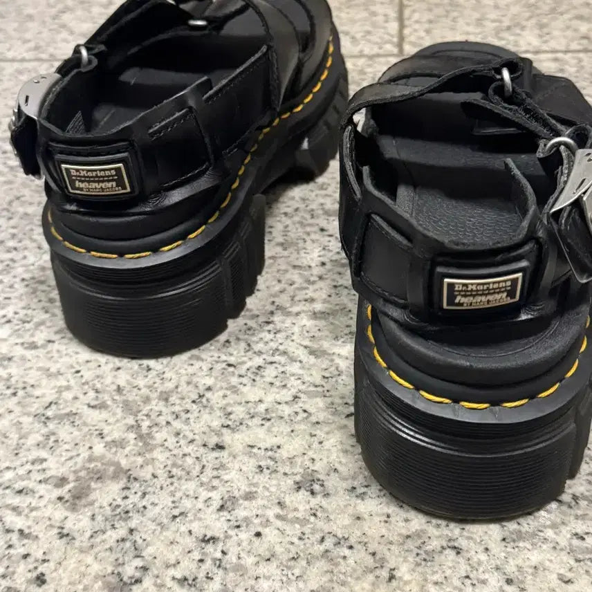 [BUNJANG] Dr. Martens Heaven by Marc Jacobs Collaboration Strap Sandals (UK4) / 닥터마틴 헤븐바이 마크제이콥스 콜라보 스트랩 샌들(uk4)