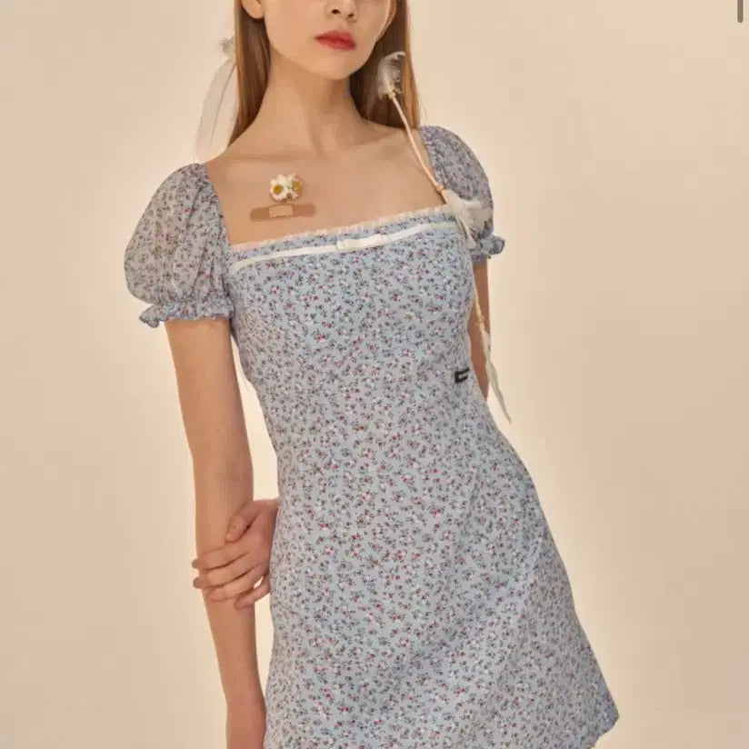 [SOLD OUT] 오드원아웃 플라워 퍼프 블랙 미니 원피스 s사이즈 입니다