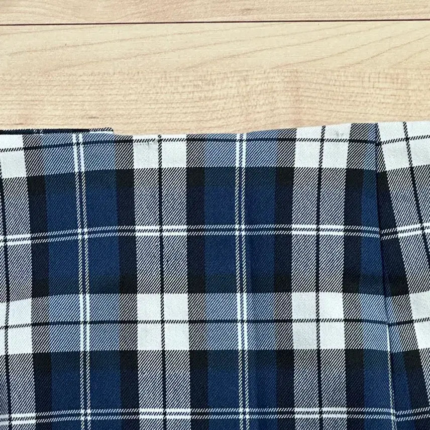 [BUNJANG] OIOI Checkered Asymmetrical Mini Skirt - Size S / oioi 체크 언발 미니 스커트 s사이즈