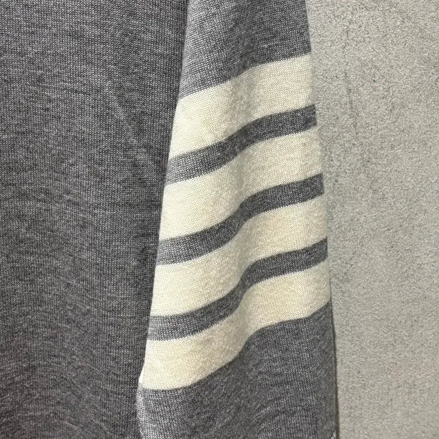 [SOLD OUT] { 오버핏 36 } 톰브라운 사선완장 일롱게이트 니트