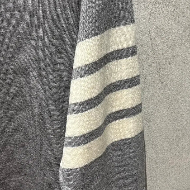 [SOLD OUT] { 오버핏 36 } 톰브라운 사선완장 일롱게이트 니트