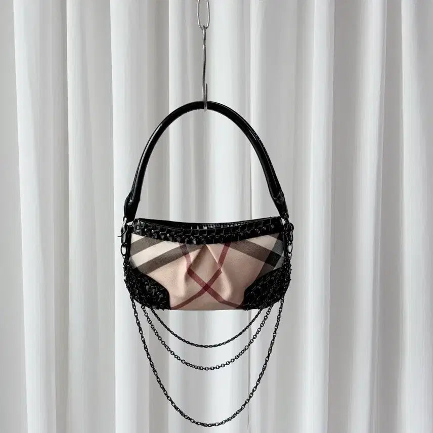 [SOLD OUT] 버버리 스타 스터드 헌빌 숄더백