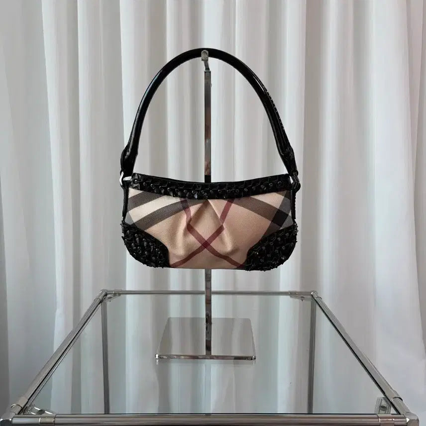 [SOLD OUT] 버버리 스타 스터드 헌빌 숄더백