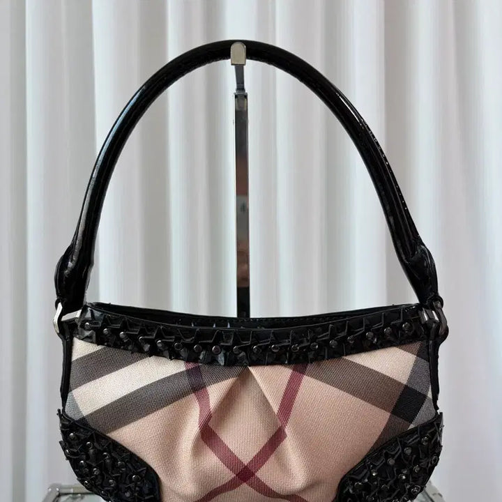 [SOLD OUT] 버버리 스타 스터드 헌빌 숄더백