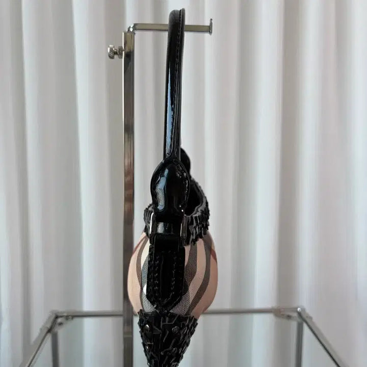 [SOLD OUT] 버버리 스타 스터드 헌빌 숄더백