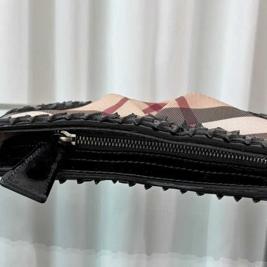 [SOLD OUT] 버버리 스타 스터드 헌빌 숄더백