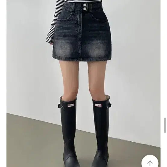 [BUNJANG] Unbranded Black Denim Built-in Hip Pad Long Skirt / 흑청 골반뽕 내장 투버튼 스커트 XL 롱