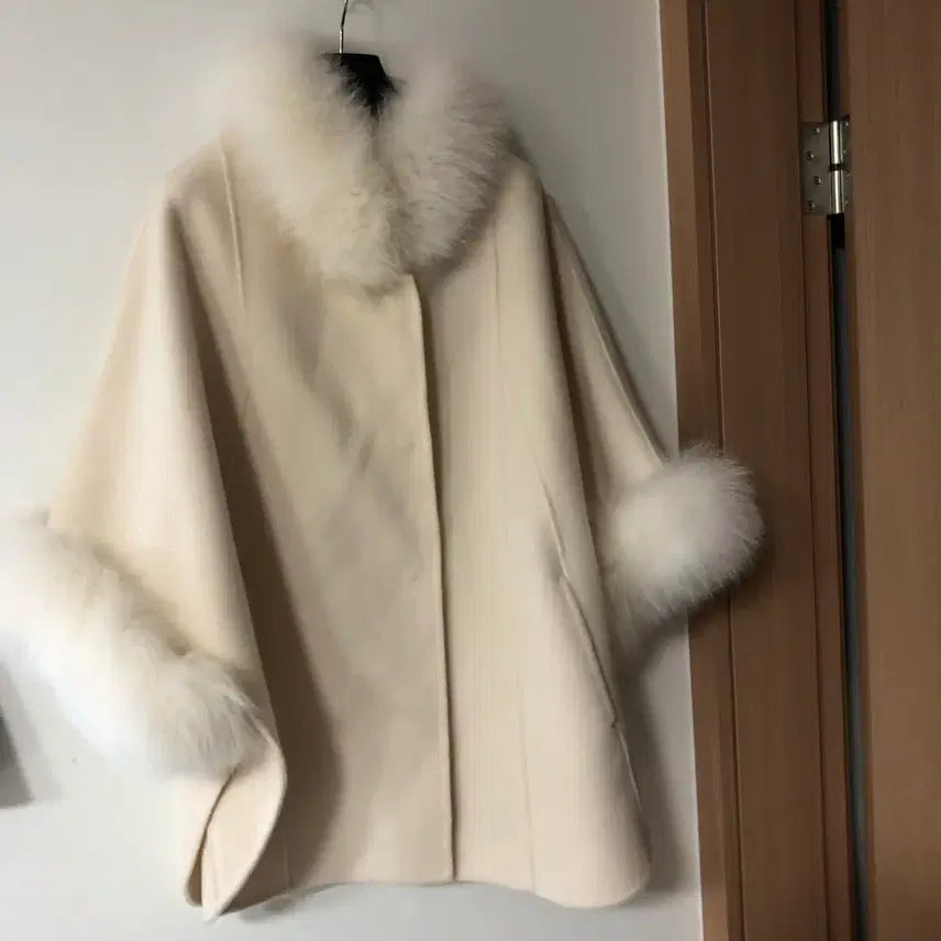 [BUNJANG] Real Wool &amp; Fox Fur Cape Poncho Coat / 리얼 양모100% 폭스100% 케이프 판쵸 망또 망토 울 판초 달천깔코트