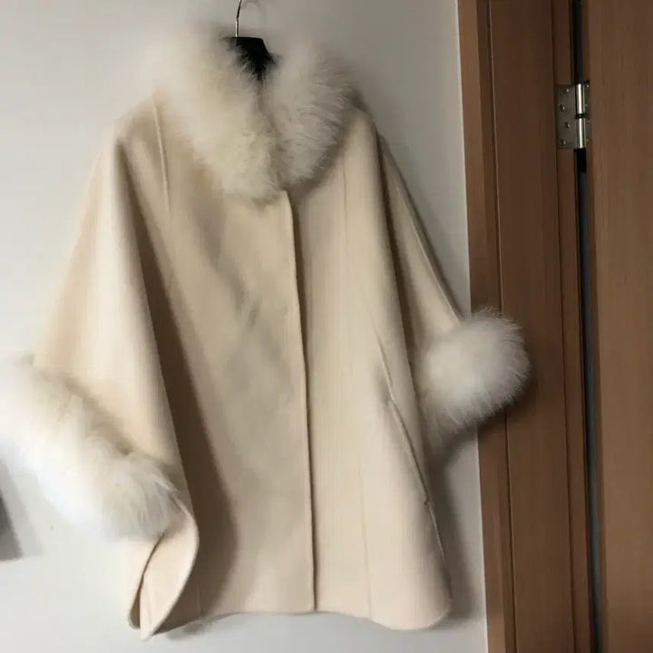 [BUNJANG] Real Wool &amp; Fox Fur Cape Poncho Coat / 리얼 양모100% 폭스100% 케이프 판쵸 망또 망토 울 판초 달천깔코트