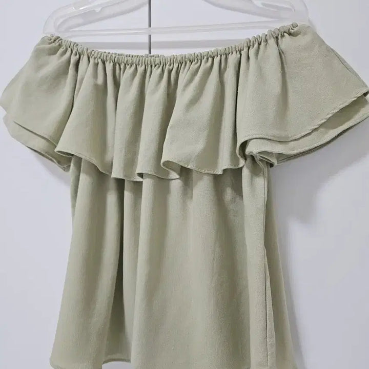 [BUNJANG] Off-Shoulder Frill Blouse / 오프숄더 프릴 블라우스