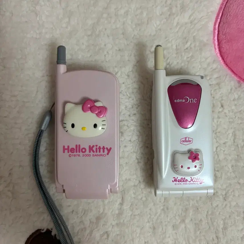 [BUNJANG] Sanrio Classic Hello Kitty Working Phone Model Toy Bundle Set / 일괄)산라오 고전키티 고전 헬로키티 작동폰 모형폰 완구폰