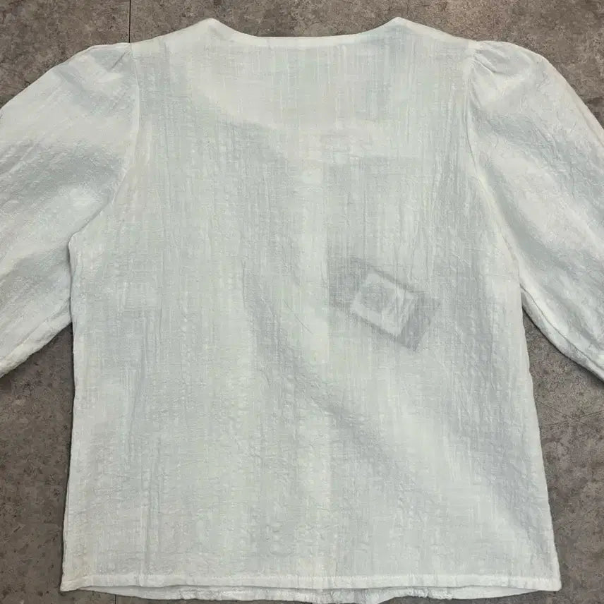 [SOLD OUT] 빈티지 펀칭 반팔 블라우스 화이트 