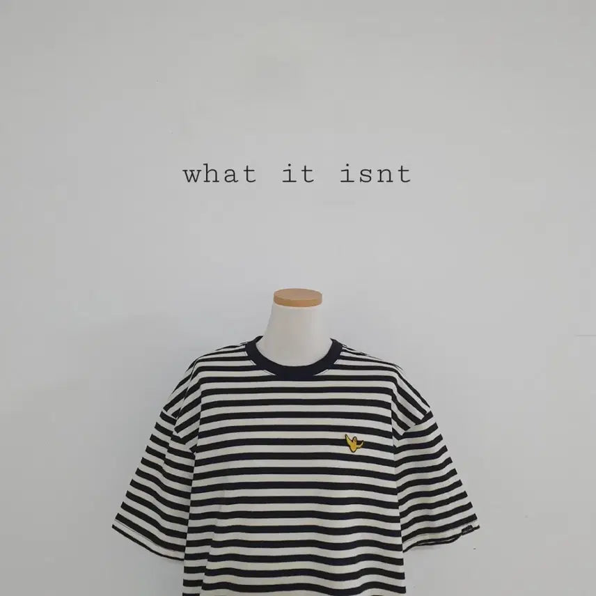 [BUNJANG] What it isnt Striped Short Sleeve T-shirt / No.26050210 What it isnt 와릿이즌 스트라이프 반팔