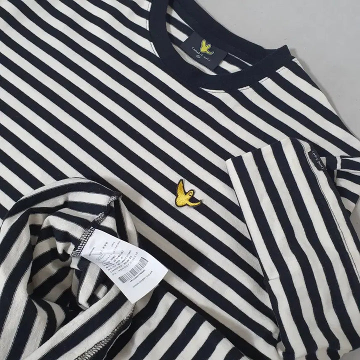 [BUNJANG] What it isnt Striped Short Sleeve T-shirt / No.26050210 What it isnt 와릿이즌 스트라이프 반팔