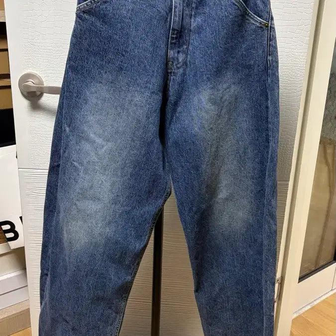 [BUNJANG] Hatching Room Wide Curve Jeans Washed Blue Size 2 / 해칭룸) Wide Curve Jeans Washed Blue 사이즈2