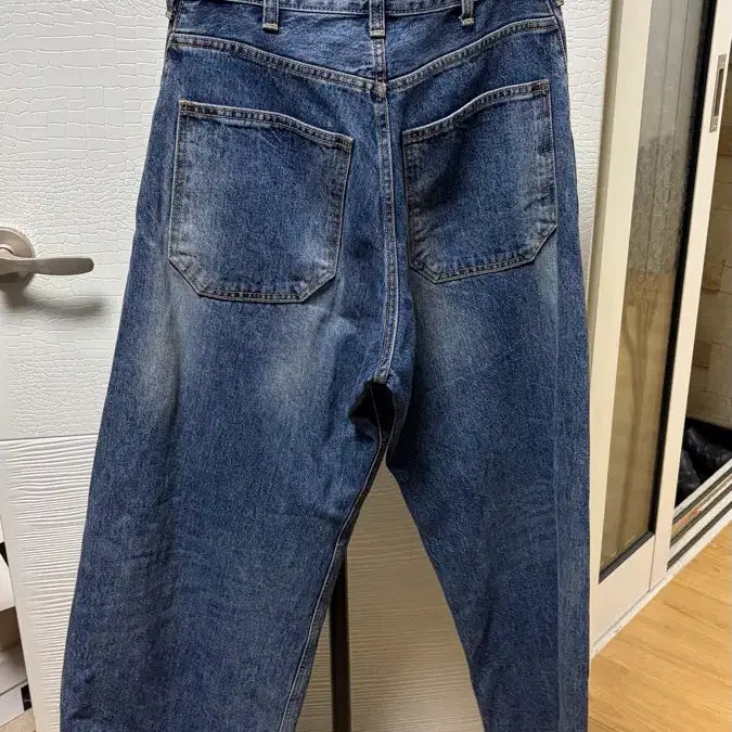 [BUNJANG] Hatching Room Wide Curve Jeans Washed Blue Size 2 / 해칭룸) Wide Curve Jeans Washed Blue 사이즈2