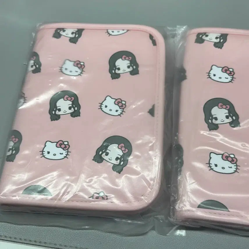 [BUNJANG] Jisoo Hello Kitty Passport Case / 지수 헬로키티 여권 케이스