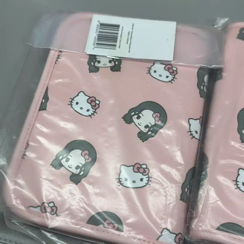 [BUNJANG] Jisoo Hello Kitty Passport Case / 지수 헬로키티 여권 케이스