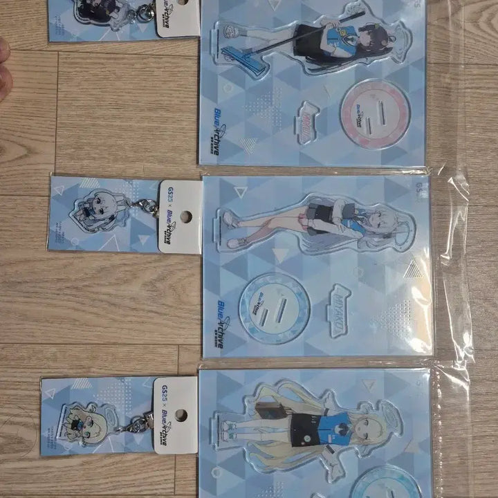 [BUNJANG] Blue Archive GS25 Acrylic Stand and Keychain Bundle / 블루 아카이브 gs25 아크릴, 키링 일괄 판매합니다.