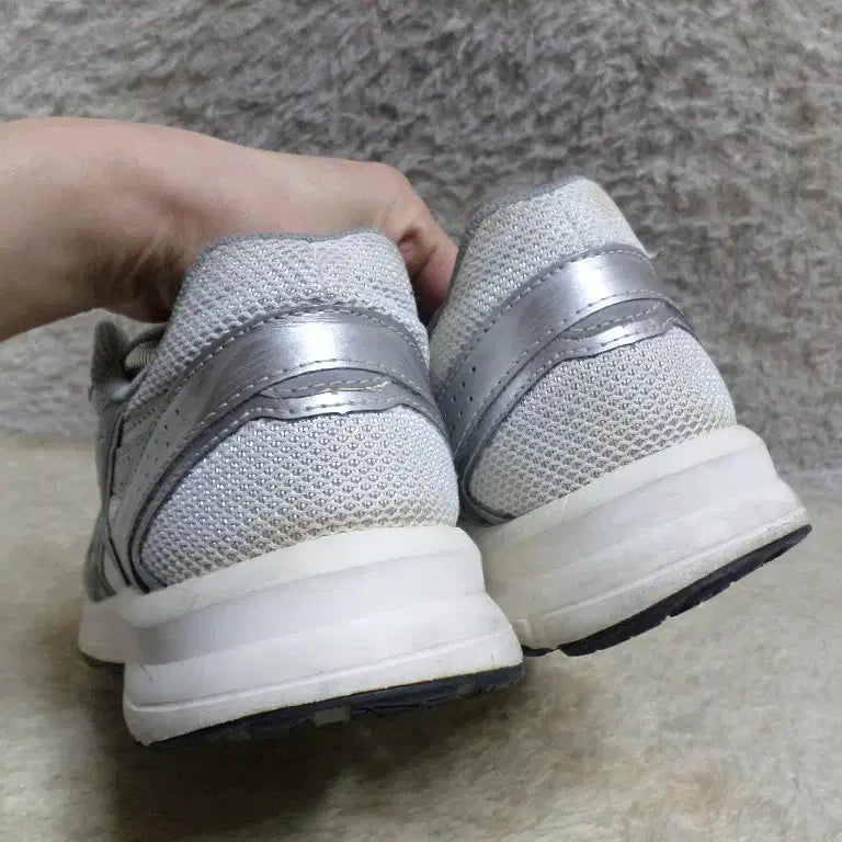 [BUNJANG] Asics Jog 100s White Gray Silver Sneakers / 베티붐구제 275 아식스 조그100s 화이트 그레이 실버 운동화 신발