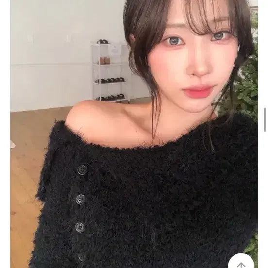 [BUNJANG] Nearwear Unusually Murin Asymmetrical Off-Shoulder Collar Knit Cardigan / 니어웨어 언유즈얼리 뮤린 언발 오프숄더 카라 니트 가디건