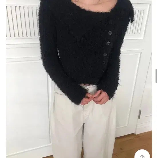 [BUNJANG] Nearwear Unusually Murin Asymmetrical Off-Shoulder Collar Knit Cardigan / 니어웨어 언유즈얼리 뮤린 언발 오프숄더 카라 니트 가디건