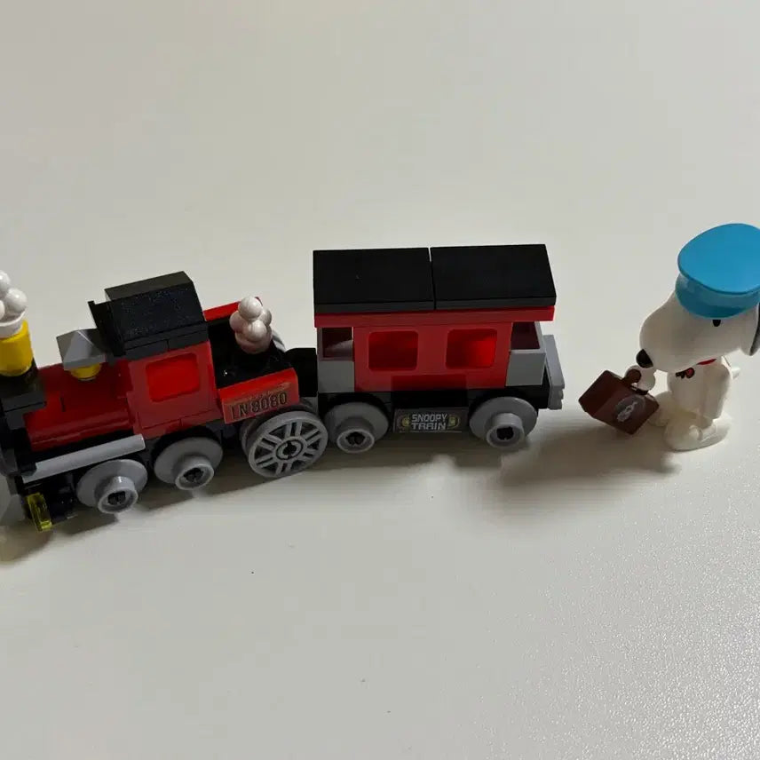 [BUNJANG] Snoopy Train Station Attendant Figure / 희귀매물) 기차 역무원 스누피