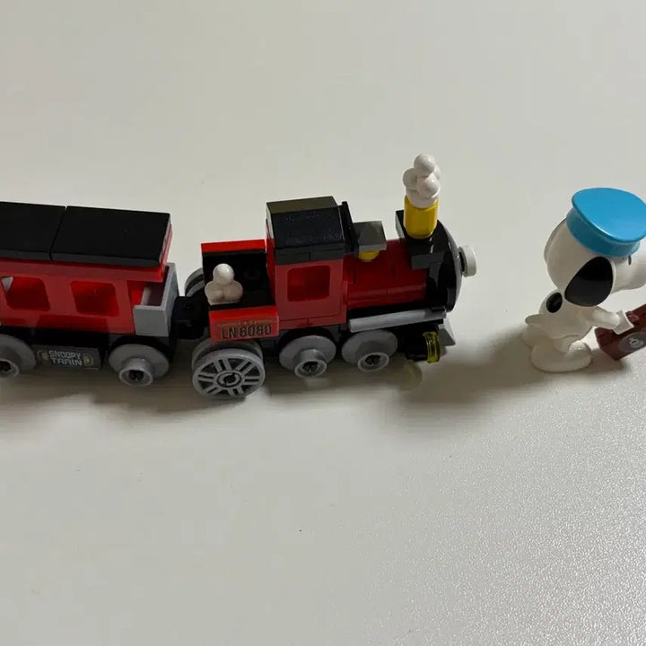 [BUNJANG] Snoopy Train Station Attendant Figure / 희귀매물) 기차 역무원 스누피
