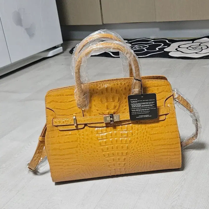 [BUNJANG] Kujak Cayman Leather Shoulder Bag Tote Yellow / 쿠작  카이만 가죽 숄더백 가방  옐로우 토트백
