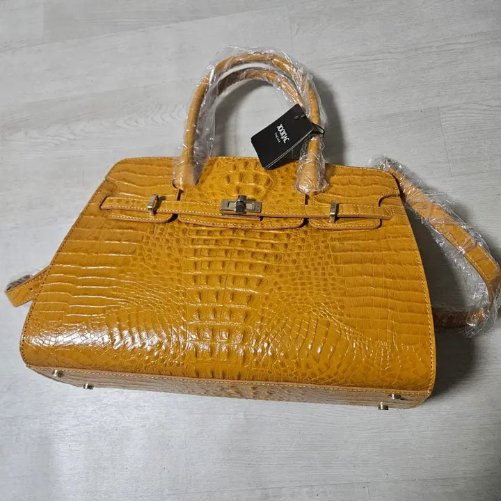 [BUNJANG] Kujak Cayman Leather Shoulder Bag Tote Yellow / 쿠작  카이만 가죽 숄더백 가방  옐로우 토트백