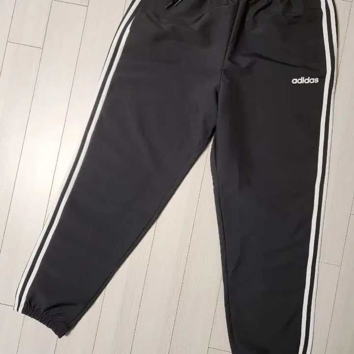 [BUNJANG] Adidas Essential 3S Windrunner Training Woven Jogger Pants / 새상품급)아디다스 에센셜 3S 윈드러너 트레이닝 우븐 조거 팬츠 DQ31