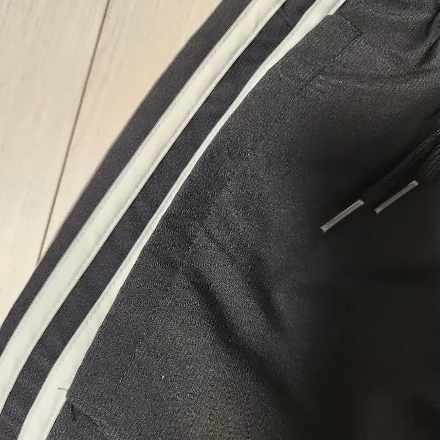 [BUNJANG] Adidas Essential 3S Windrunner Training Woven Jogger Pants / 새상품급)아디다스 에센셜 3S 윈드러너 트레이닝 우븐 조거 팬츠 DQ31