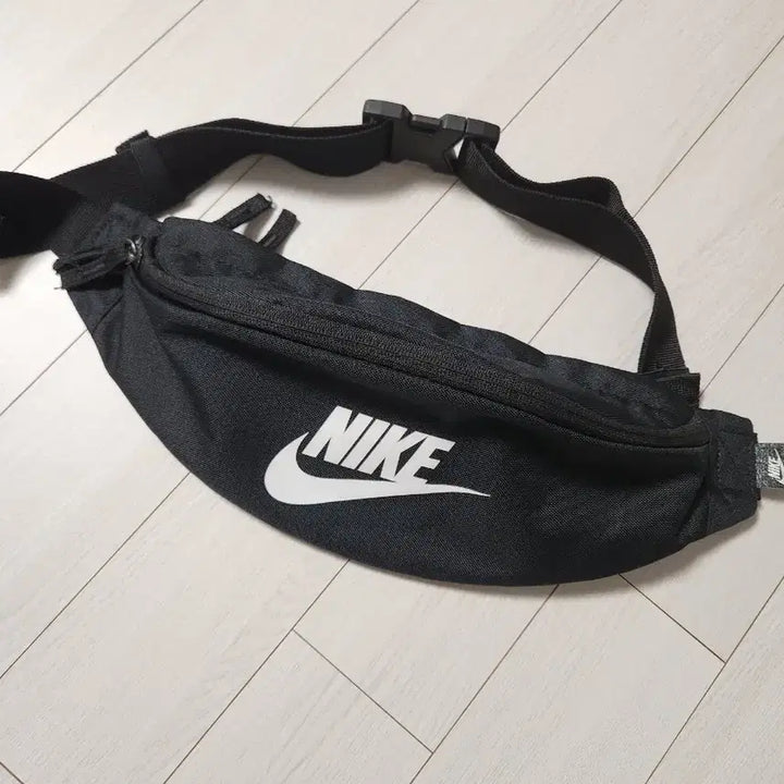 [BUNJANG] Nike Heritage Waist Pack Crossbody Bag / 새상품급)나이키 헤리티지 웨이스트팩 크로스백40.5cm(가로) x 1