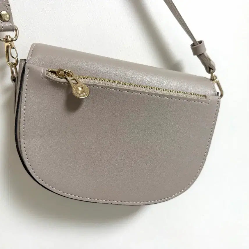 [BUNJANG] Beige Crossbody Bag / 크로스백