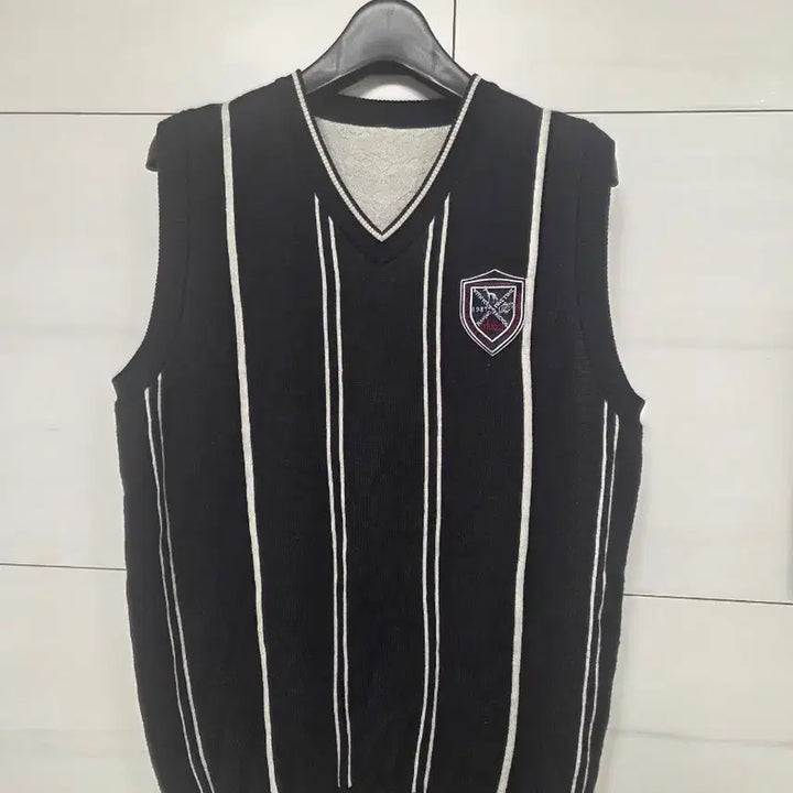 [BUNJANG] Adabat Black Striped Knit Vest / 아다바트 검정색 스트라이프 니트 조끼