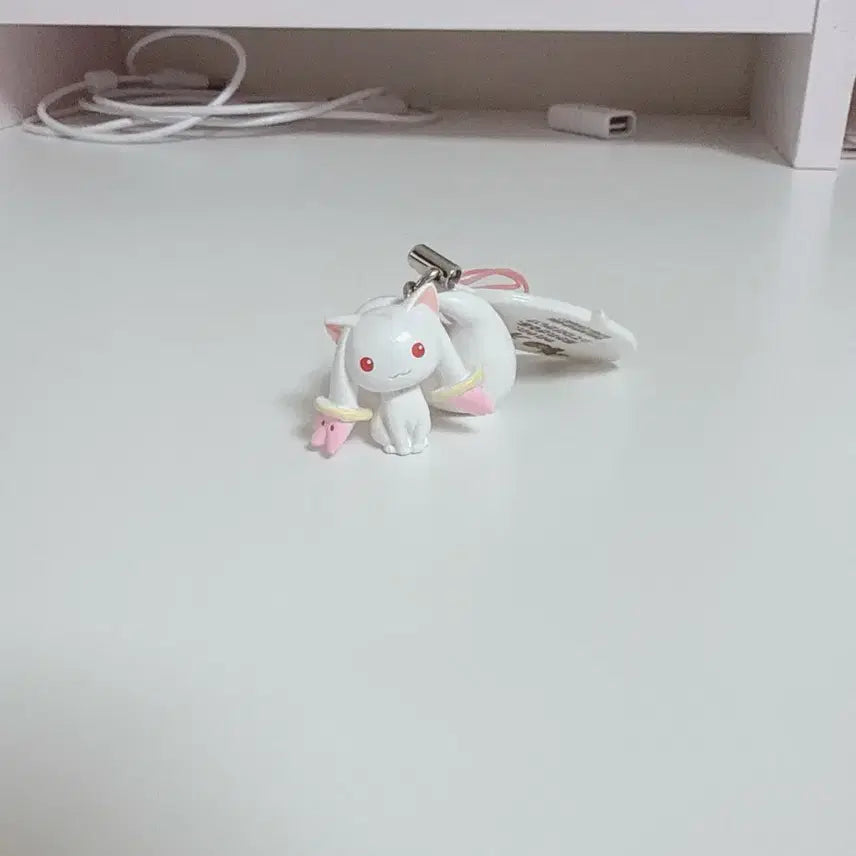 [BUNJANG] Madoka Magica Kyubey Vintage Keyring / 마마마 고전 큐베 키링