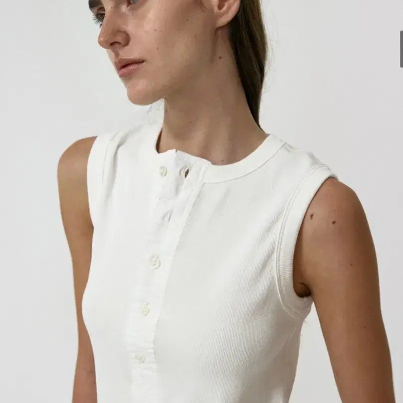 [SOLD OUT] 낫띵리튼 새상품) Tina Henry Neck Sleeveless