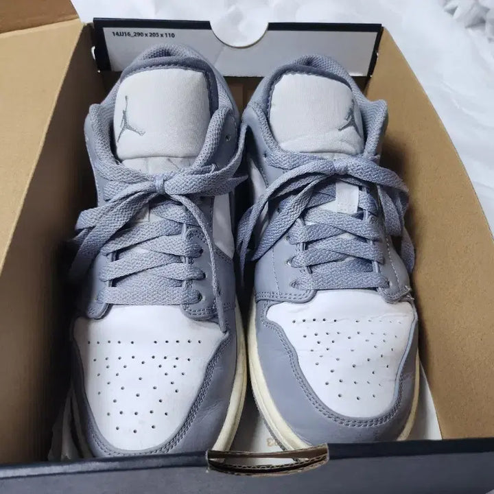 [BUNJANG] Nike Jordan 1 Low Stealth and White Sneakers / 나이키 조던 1 로우 스텔스 앤 화이트 260