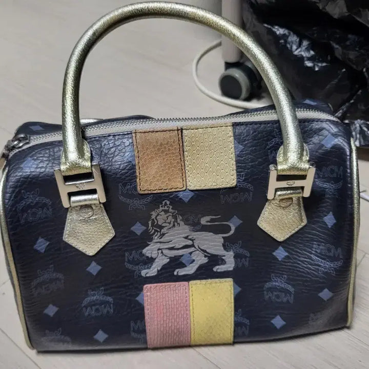 [BUNJANG] MCM 라이온 보스턴백 상태매우좋음 / MCM 라이온 보스턴백 상태매우좋음