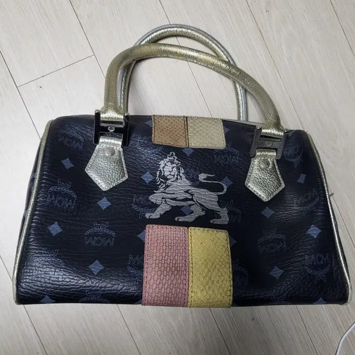 [BUNJANG] MCM 라이온 보스턴백 상태매우좋음 / MCM 라이온 보스턴백 상태매우좋음