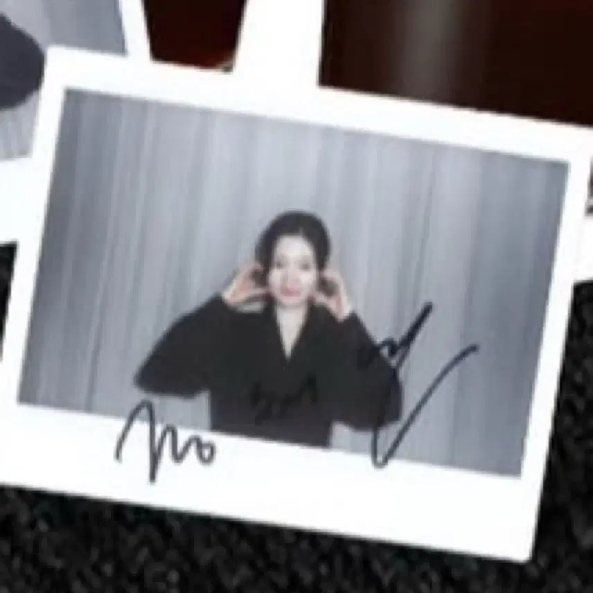 [BUNJANG] Chung Chaeyeon Autographed Esquire Drama Polaroid / 에스콰이어 정채연 싸인 폴라 판매 드라마 아이오아이 다이아