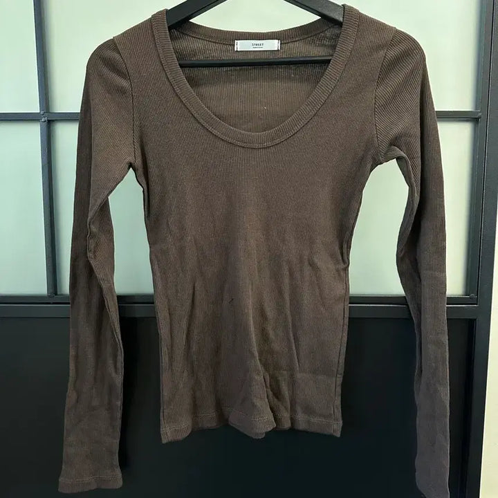 [BUNJANG] Ribbed Knit Slim Fit U-Neck Long Sleeve Top / 새상품/ 유넥 골지 긴팔티 슬림핏