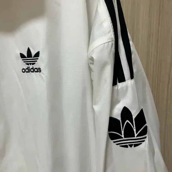 [BUNJANG] Adidas White Windbreaker XL / 아디다스화이트바람막이XL