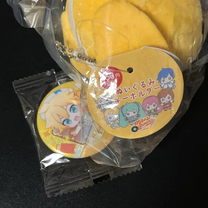 [BUNJANG] Vocaloid Kagamine Len Fien Doll &amp; Badge Bundle Set / 보컬로이드 카가미네 렌 피엔 인형 누이, 뱃지 미개봉 일괄