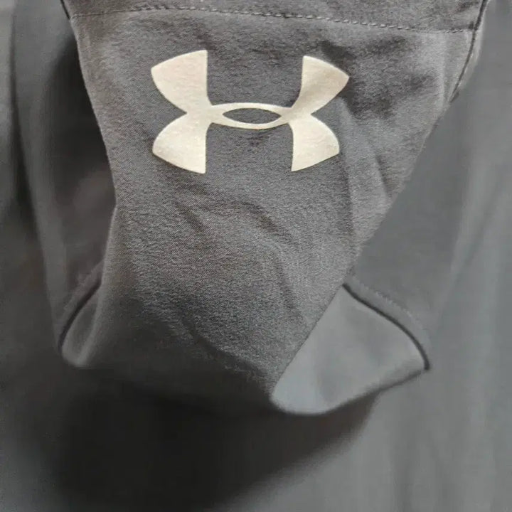 [BUNJANG] Under Armour Black Hooded Windbreaker M / 언더아머 블랙 후드 바람막이 M